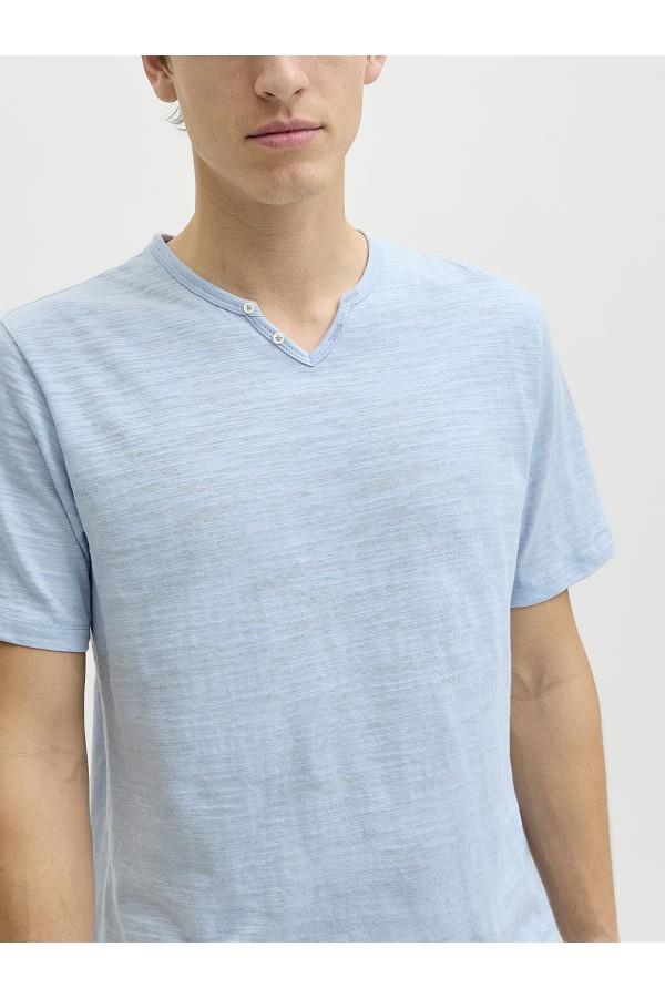 JREBWINDOM SPLIT NECK SS TEE - ΜΠΛΕ ΑΝΟΙΧΤΟ