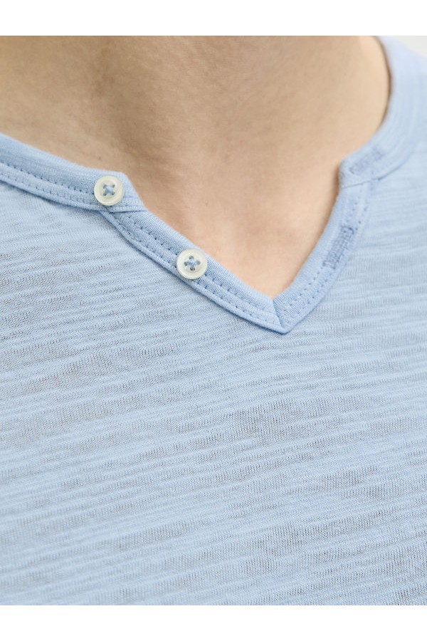 JREBWINDOM SPLIT NECK SS TEE - ΜΠΛΕ ΑΝΟΙΧΤΟ